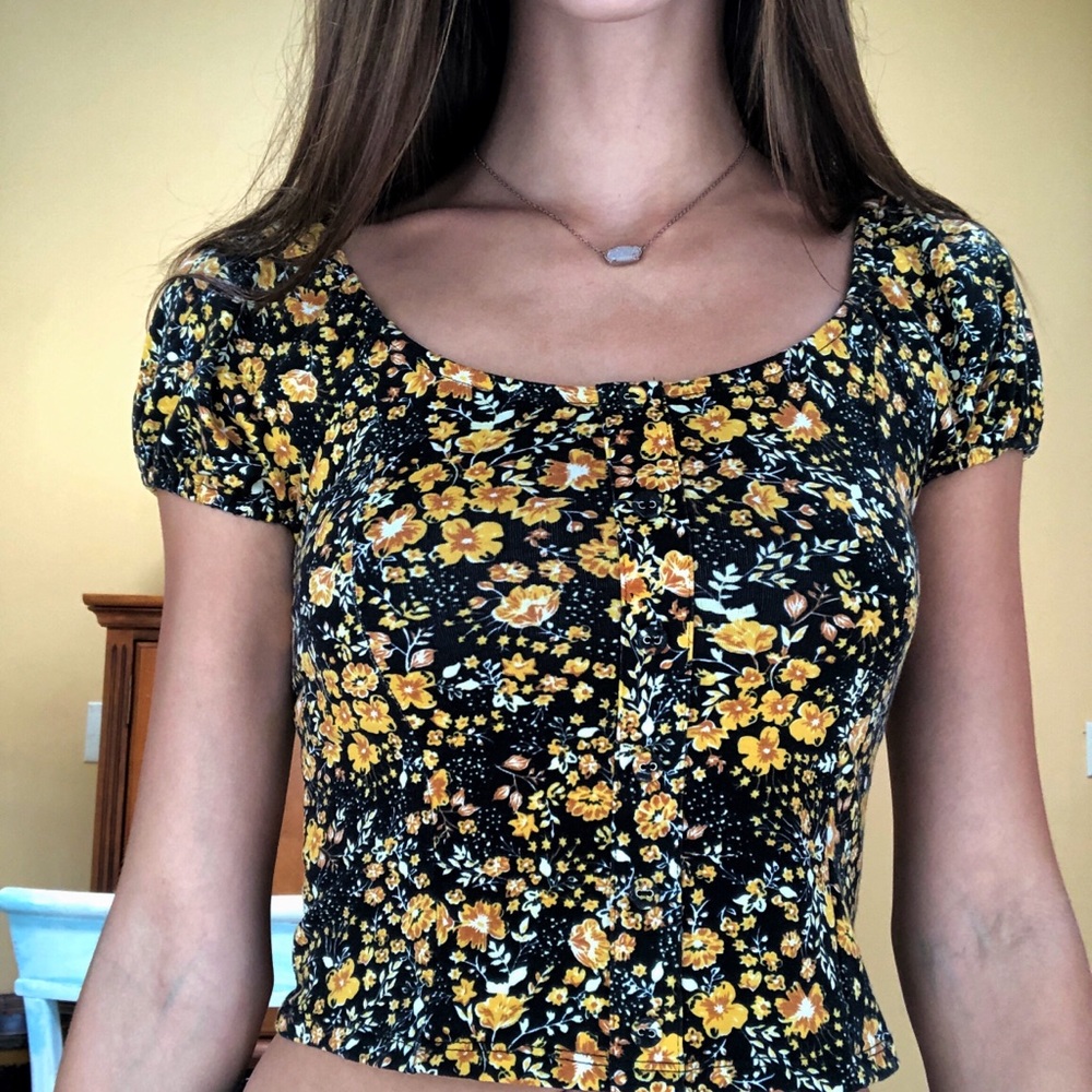 Black and Yellow Wildflower Cropped Tee